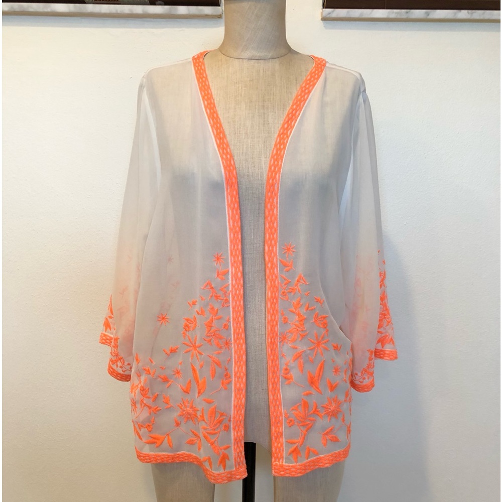 Pretty Gianni Bini lightweight cardigan beautiful embroidered details Size Med